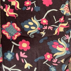LAST CHANCE! Lularoe Tall and Curvy Leggings